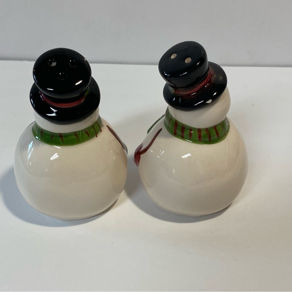 Celebrations By Mikasa Snowmen Hand-Painted Ceramic Salt and Pepper Set - Picture 6 of 10